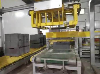 Automatic concrete brick making machine video